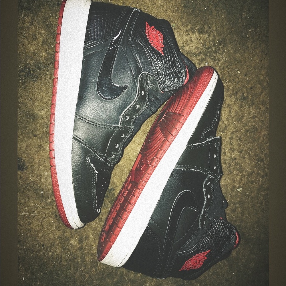 Jordan 1s retro mid